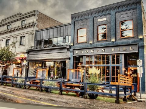 Enjoy Nelson’s historic Baker St at your doorstep.