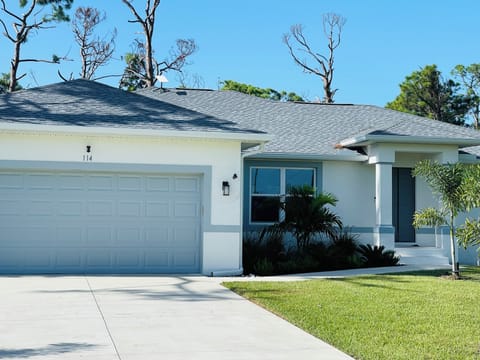 3 bedroom, 2 bathroom , heated pool house 