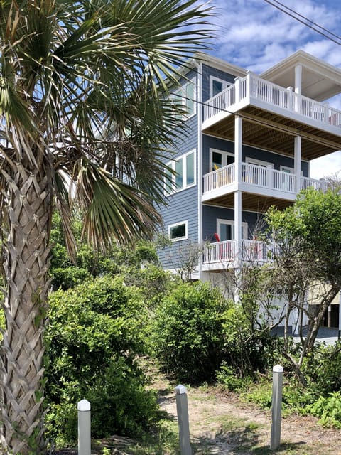 Shaded path back to intracoastal waterway neighborhood.