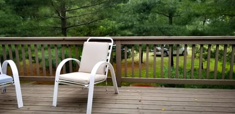 Small deck to relax. What's better then a morning cup of coffee out on the deck?