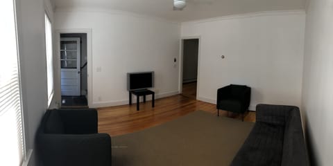 Panoramic view of living room (picture 3)