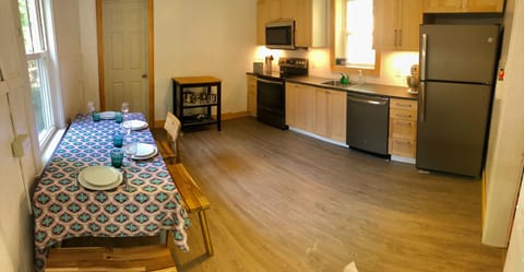 Panoramic view of kitchen and eat-in dining area (picture 2)