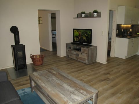 Room, Floor, Property, Laminate Flooring, Hardwood, Wood Flooring, Flooring, Furniture, Interior Design, Building