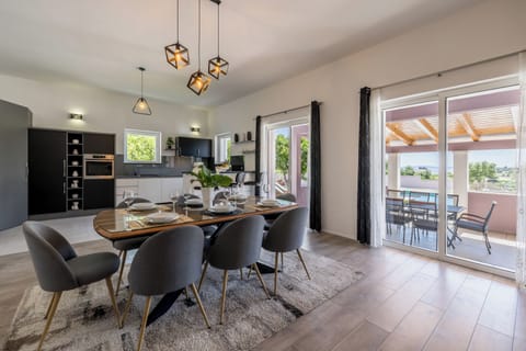 50m2 completely open kitchen, dining and living room area.