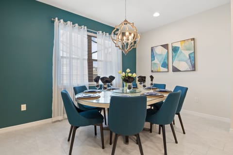 Gorgeous dining table
