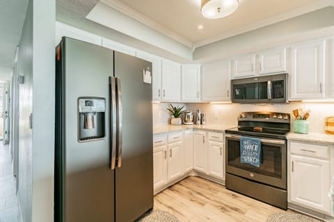 All cooking & bakeware you need to make a delicious meal or desserts!