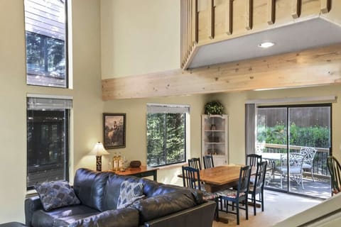 The perfect balance of Airy and Cozy! High Volume ceilings with lots of natural lighting !
