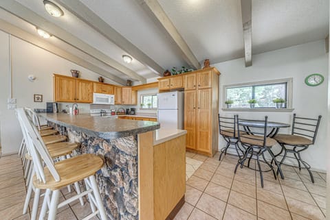 Kitchen | Blender | Coffee Maker | Toaster | Spices | Dining Table