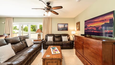SET SAIL is a well-appointed first floor condo that celebrates the experiences of the Keys, both on the water and on land...