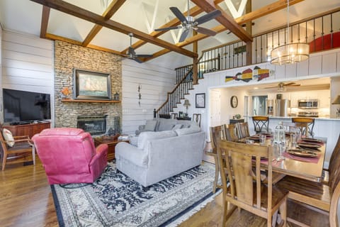 Living Room | Flat-Screen Smart TV | Air Conditioning