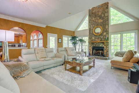 Roswell Vacation Rental | 6BR | 4.5BA | Stairs Required to Access | 6,000 Sq Ft