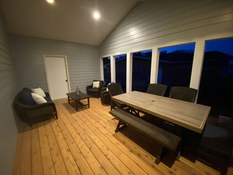 Brand new lakefront retreat on Paw Paw Lake with hot tub! House in Michigan