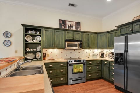 Keurig and drop coffee makers available 