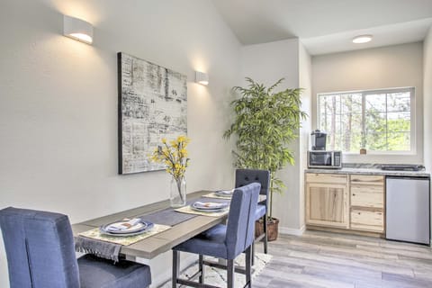 Dining Area | Dishes & Flatware Provided