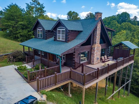 Luxury Smoky Mountain Cabin - Perky Peaks Lodge