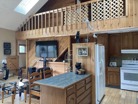 Main level Kitchen open to livingroom