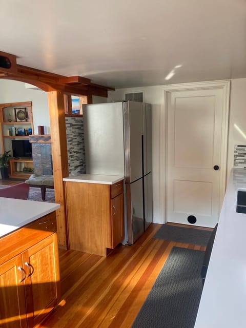 Kitchen towards laundry room door
