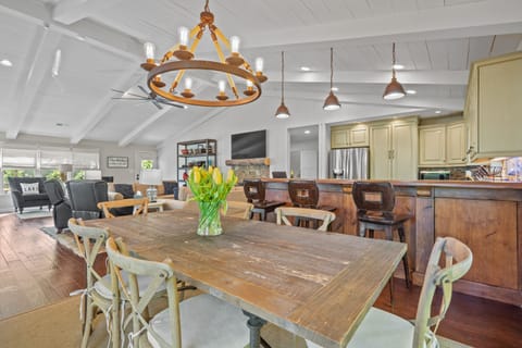 Dining table seats up to 8 (extra chairs not in view)