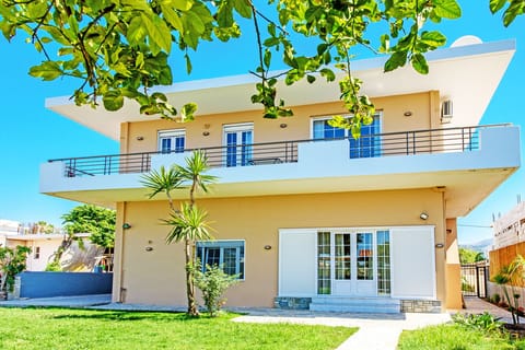 Main facade of the villa Platanes, Rethymno, Crete