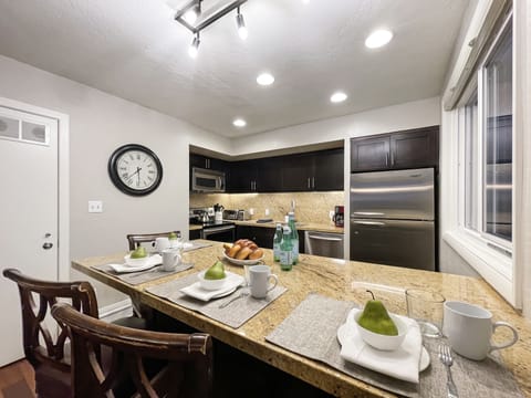 3 additional spots to sit down for a meal or a quick snack at the kitchen island