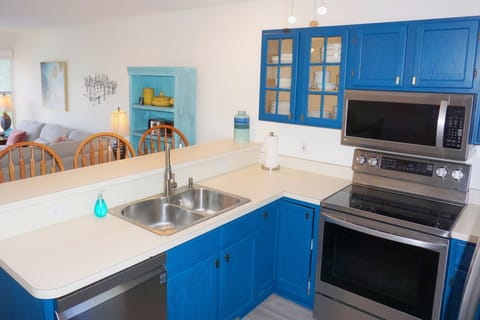 Kitchen w/stainless-steel appliances and peninsula with seating for 3.