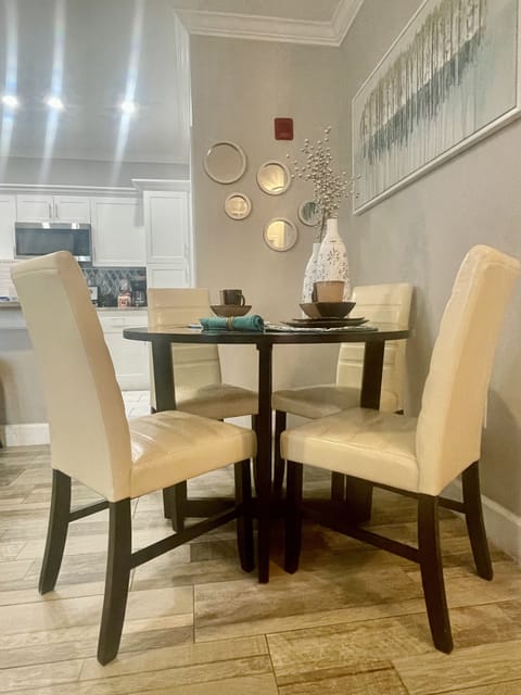 Dinning room table 