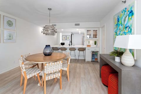 North Breakers 212 - Dining Space with table and seating for five.