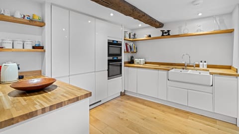 Kitchen, Mercia House, Bolthole Retreats