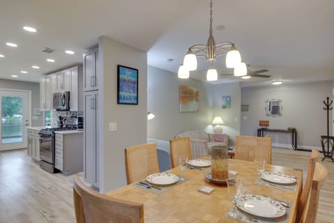 Dining Area | Dishware & Flatware