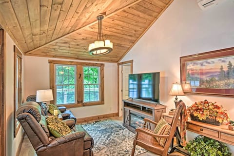 Highlands Vacation Rental | 2BR | 1BA | 825 Sq Ft | Stairs to Access