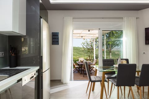 An aspect of the amazing kitchen and dinning area.