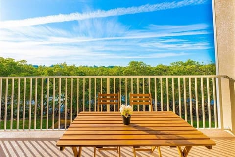Picturesque Balcony View - Imagine Enjoying This Every Day!