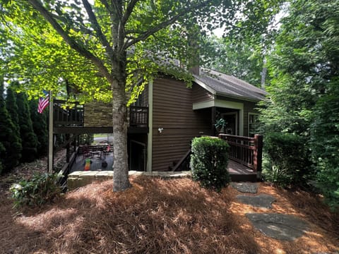 Welcome to your home away from home! Steps to enter property from parking area.