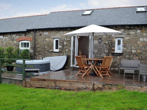 Patio | Sgubor Llwyndu, Betws, near Ammanford