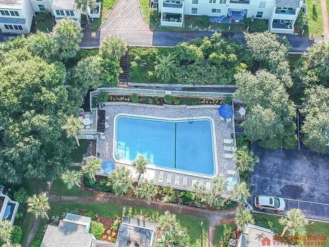 Quail Hollow B5 Swimming Pool