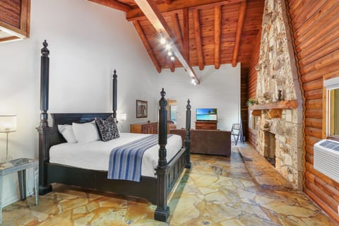 Spacious room with high ceilings