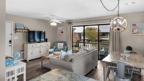 Beachwood Villas 1B - Living area with TV and direct balcony access