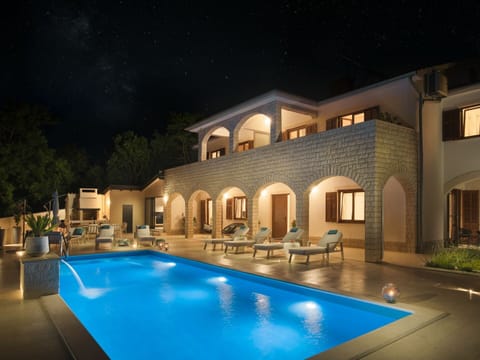 Property, Swimming Pool, Home, House, Building, Lighting, Real Estate, Estate, Architecture, Landscape Lighting