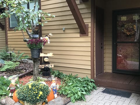 Another view of our front porch area... 