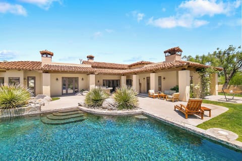 'Tuscany Retreat' Up close mountain views House in Palm Springs