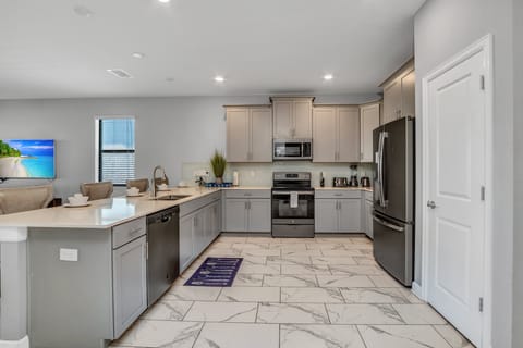 2909FableSt,StoreyLake_05