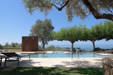 TheTree Pool surrounding that stimulate the senses.