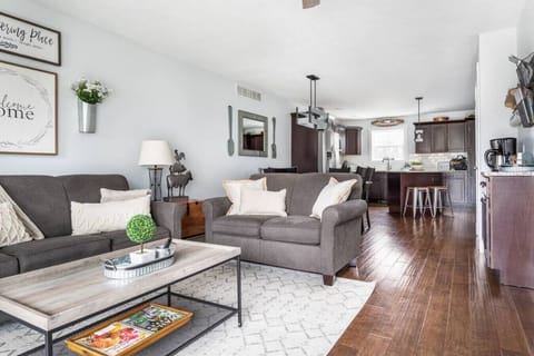 Comfortable living area connecting to the kitchen and dining space! 🛋️🍴