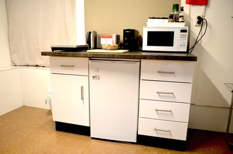 well equipped kitchenette,
