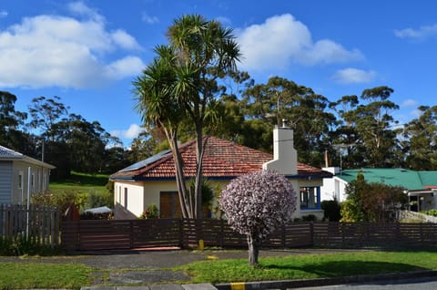 House Front view,
To enter the Studio, walk down drive way, on the right