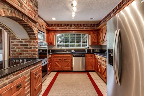 Large Kitchen - Double Sinks - Stainless Steel Appliances - Smooth Top Stove - Double Ovens - Blender - Mixer - Lots of Counter Space
