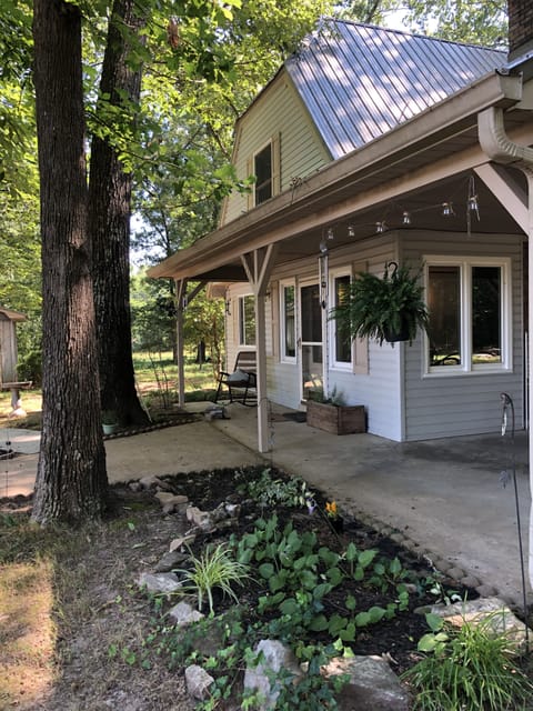 Mink Creek Lodge, 1 mile to lake
