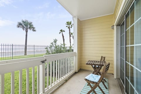 Welcome to the Dawn Oceanfront Bliss! 