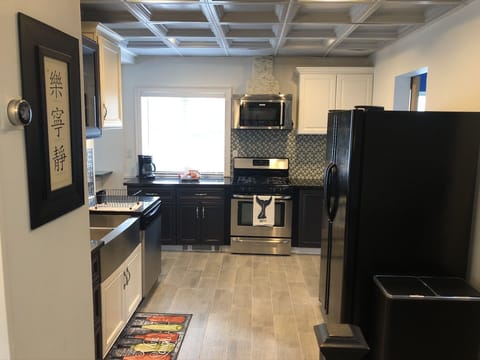 Full modern kitchen 