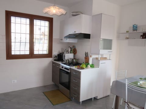 Cabinetry, Property, Furniture, Window, Countertop, Kitchen Appliance, Kitchen, Lighting, Home Appliance, Interior Design